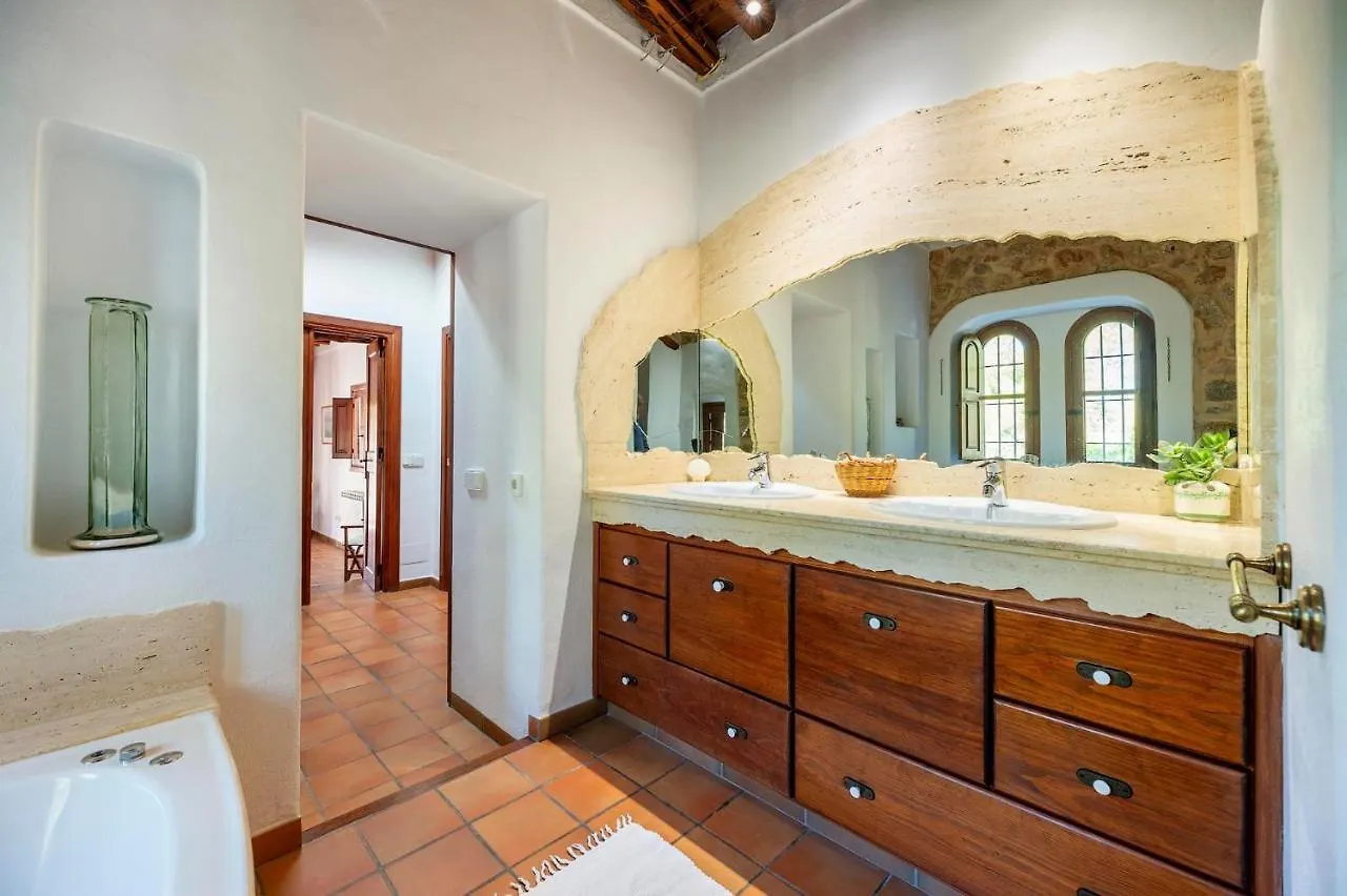 Cala De San Vicente  Beautiful 3 Bedroom Finca In San Vicent ספרד