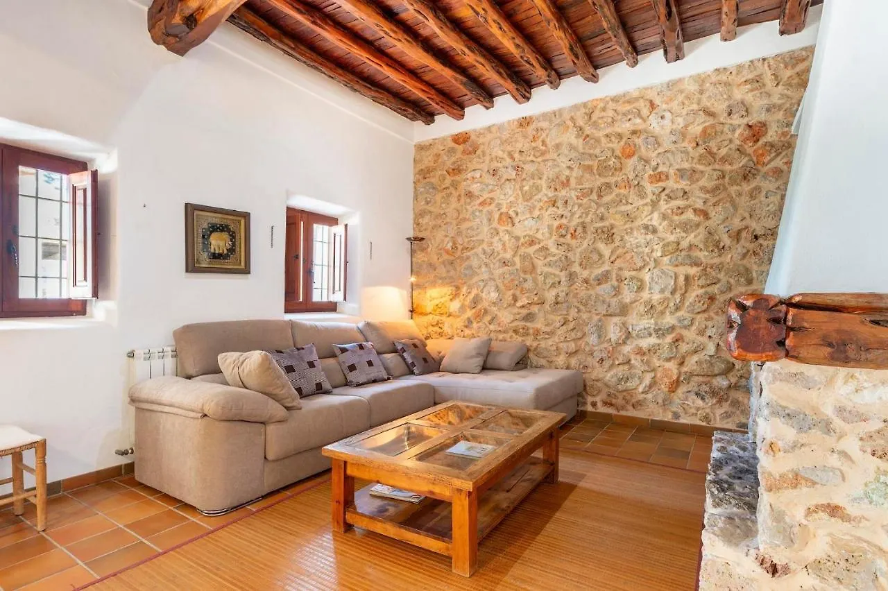 בית נופש Cala De San Vicente  Beautiful 3 Bedroom Finca In San Vicent